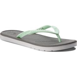 Japonki NEW BALANCE - W6076WG Zielony. Zielone klapki damskie New Balance, bez wzorów, z tworzywa sztucznego, bez obcasa. W wyprzedaży za 49,00 zł.