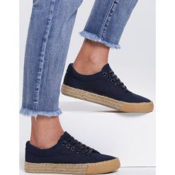 Niebieskie Trampki She's Freaky. Niebieskie espadryle damskie Renee, bez wzorów, bez obcasa. Za 69,99 zł.