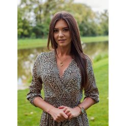 SUKIENKA ASYMETRYCZNA SAMANTHA BEIGE. Brązowe sukienki damskie Fanaberia.com, na imprezę, bez wzorów, z materiału, z asymetrycznym kołnierzem, bez rękawów, asymetryczne. Za 139,00 zł.