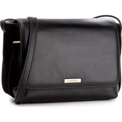 Torebka CALVIN KLEIN BLACK LABEL - Victori4 Flap Crossb K60K603428 001. Czarne listonoszki damskie marki Calvin Klein Black Label. W wyprzedaży za 439,00 zł.