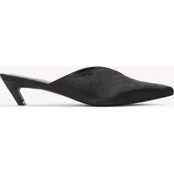 Klapki damskie: NA-KD Shoes Klapki z noskiem w szpic na niskim obcasie – Black
