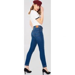 Levi's Jeansy Skinny 501 - Blue. Niebieskie jeansy damskie marki Levi's®, z aplikacjami, z jeansu, z podwyższonym stanem. W wyprzedaży za 165,48 zł.