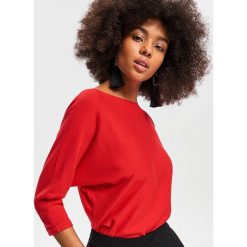 Sweter nietoperz - Czerwony. Czerwone swetry damskie Reserved, s, bez wzorów, bez rękawów, bez kaptura. Za 49,99 zł.