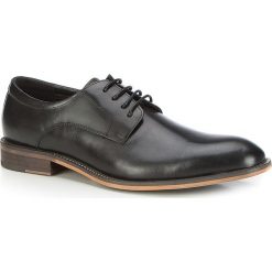Buty męskie. Czarne buty wizytowe męskie Wittchen, ze skóry, z otwartym noskiem, bez zapięcia. W wyprzedaży za 259,90 zł.