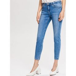 Spodnie slim fit - Niebieski. Niebieskie spodnie damskie Reserved, z jeansu. Za 119,99 zł.