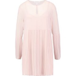 Sukienki hiszpanki: BCBGeneration Sukienka letnia rose smoke