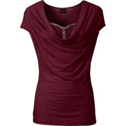 Shirt z dekoltem "wodą" bonprix czerwony klonowy. Czerwone koszulki damskie bonprix, z aplikacjami, bez kołnierzyka, z krótkim rękawem. Za 54,99 zł.