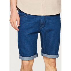 Jeansowe szorty SLIM FIT - Granatowy. Niebieskie bermudy męskie Reserved, z jeansu. W wyprzedaży za 29,99 zł.