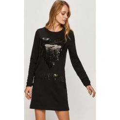 Love Moschino - Sukienka. Czarne sukienki damskie Love Moschino, na co dzień, m, z aplikacjami, z elastanu, casualowe, z okrągłym kołnierzem, z długim rękawem, długie, midi, proste. Za 989,90 zł.