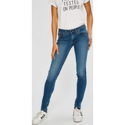 Tommy Jeans - Jeansy Sophie. Niebieskie jeansy damskie skinny marki Tommy Jeans, z elastanu, z obniżonym stanem. Za 549,90 zł.