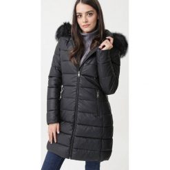 Czarna Kurtka Billie. Czarne kurtki damskie Born2be, na zimę, xl, bez wzorów, z futra, długie. Za 269,99 zł.