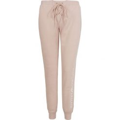Spodnie dresowe Emporio Armani. Różowe spodnie damskie l, z bawełny. Za 189,00 zł.