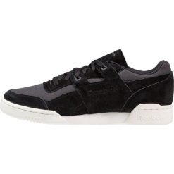 Reebok Classic WORKOUT PLUS NT Tenisówki i Trampki black/coal/chalk. Szare tenisówki damskie marki Reebok Classic, z gumy, reebok classic. W wyprzedaży za 356,15 zł.
