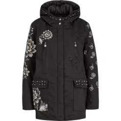 Parka Desigual Parla 19WWEW91. Czarne kurtki damskie Desigual, bez wzorów, z bawełny, bez kaptura. W wyprzedaży za 589,00 zł.