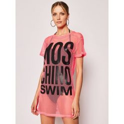 Sukienka plażowa Moschino Underwear & Swim 1905 2104. Różowe sukienki damskie Moschino Underwear & Swim, na plażę, m, bez wzorów, z poliamidu, bez kołnierzyka, bez rękawów. Za 639,00 zł.