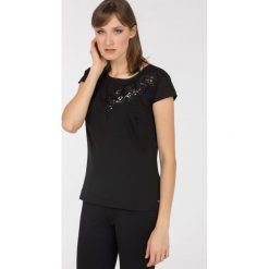 Bluzki damskie: Elegancka bluzka z haftem
