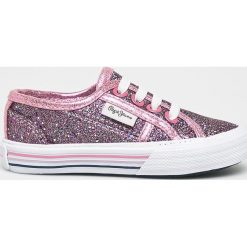 Pepe Jeans - Tenisówki dziecięce Baker Glitter Kids. Czerwone trampki dziewczęce Pepe Jeans, bez wzorów, z jeansu, bez zapięcia. W wyprzedaży za 139,90 zł.