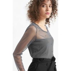 Koszulka z perłami. Szare t-shirty damskie Orsay, xs, z dzianiny, z okrągłym kołnierzem. Za 69,99 zł.