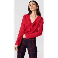 Bluzki damskie: NA-KD Boho Bluzka z asymetryczną falbaną – Red