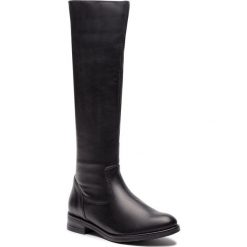 Oficerki REMONTE BY RIEKER - D8582-01 Schwarz. Czarne kozaki damskie Remonte by Rieker, ze skóry, bez obcasa, na obcasie, bez zapięcia. W wyprzedaży za 339,00 zł.