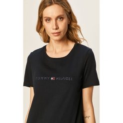 Tommy Hilfiger - T-shirt. Różowe bluzki damskie TOMMY HILFIGER, s, z aplikacjami, z bawełny, z okrągłym kołnierzem. Za 229,90 zł.