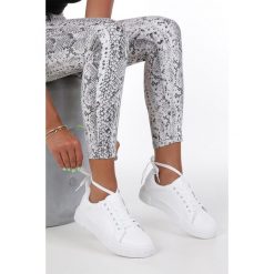 Białe Buty Sportowe Creepersy Sznurowane Casu W88. Białe buty sportowe damskie Casu, bez wzorów, sportowe. Za 49,99 zł.