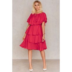 Sukienki hiszpanki: Glamorous Sukienka Frill – Red