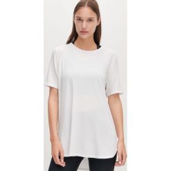 T-shirt z modalu Tencel™ Modal -. T-shirty damskie Reserved, s, bez wzorów, bez kołnierzyka. Za 69,99 zł.