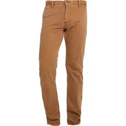 Chinosy męskie: DOCKERS NEW BIC MIST WASH Chinosy flaxseed