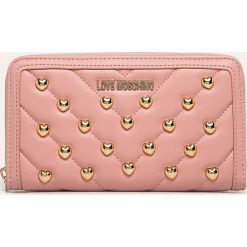 Love Moschino - Portfel. Różowe portfele damskie Love Moschino, bez wzorów, ze skóry ekologicznej. W wyprzedaży za 349,90 zł.