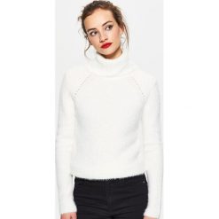 Golfy damskie: Sweter z golfem - Biały