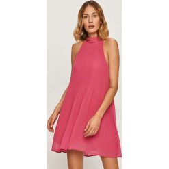 Pepe Jeans - Sukienka Marilo. Zielone sukienki damskie Pepe Jeans, na co dzień, s, bez wzorów, z poliesteru, casualowe, z okrągłym kołnierzem, bez rękawów, mini, proste. Za 339,90 zł.