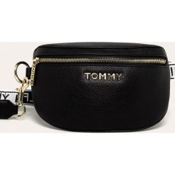 Tommy Hilfiger - Nerka. Czarne nerki damskie w paski, z materiału, casualowe, małe. Za 499,90 zł.