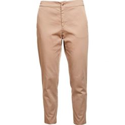 Chinosy damskie: BOSS Orange SLAUNY Chinosy medium beige
