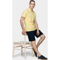 Koszulka polo męska TSM626 - jasny żółty - Outhorn. Żółte koszulki męskie Outhorn, m, bez wzorów, bez rękawów. W wyprzedaży za 39,99 zł.