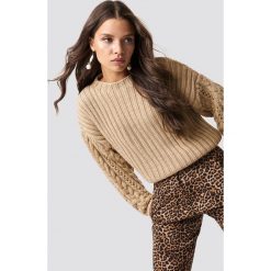 Trendyol Sweter z okrągłym dekoltem - Brown. Brązowe bez kategorii marki Trendyol, z dzianiny. Za 100,95 zł.