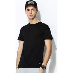 Czarna Koszulka Assistance. Czarne t-shirty męskie Born2be, s, z aplikacjami, z okrągłym kołnierzem, z krótkim rękawem, krótkie. Za 54,99 zł.