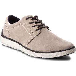 Półbuty TOMMY HILFIGER - Lightweight City Suede Shoe FM0FM01610 Taupe 255. Niebieskie półbuty skórzane męskie marki Kazar, na sznurówki. Za 599,00 zł.