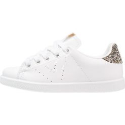 Victoria Shoes DEPORTIVO Tenisówki i Trampki multicolor. Białe trampki chłopięce marki Victoria Shoes, z materiału. Za 259,00 zł.