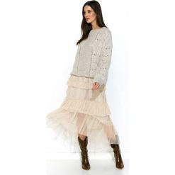 Sweter oversize z wełną jasny beż. Swetry damskie e-margeritka.pl, na wiosnę, s, bez wzorów, z wełny, z krótkim rękawem, krótkie, bez kaptura. Za 119,99 zł.