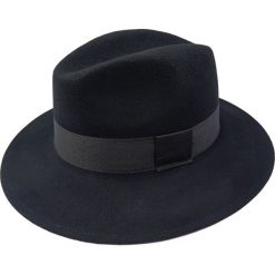 Czarny kapelusz męski szerszy G2. Czarne kapelusze męskie Modini Moda Męska, bez wzorów, casualowe. Za 89,10 zł.