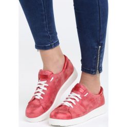 Czerwone Buty Sportowe Dutch Girl. Czerwone buty sportowe damskie Born2be, bez wzorów, sportowe. Za 59,99 zł.
