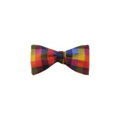 Mucha kolorowa w radosną kratkę. Czerwone muszki męskie marki Manufaktura much, na co dzień, w kratkę, eleganckie. Za 119,00 zł.