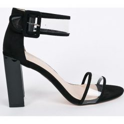 Public Desire - Sandały. Czarne sandały damskie Public Desire, bez wzorów, z materiału, z okrągłym noskiem, bez obcasa, na obcasie, na klamry. W wyprzedaży za 49,90 zł.