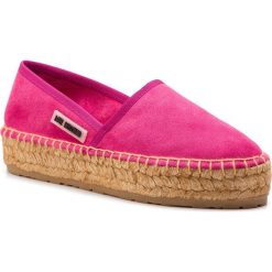 Espadryle LOVE MOSCHINO - JA10223G07JF0604 Fuxia. Różowe espadryle damskie Love Moschino, bez wzorów, ze skóry, bez obcasa, na płaskiej podeszwie. Za 479,00 zł.