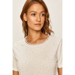 Guess Jeans - T-shirt. Czarne bluzki damskie Guess Jeans, s, z aplikacjami, z bawełny, z okrągłym kołnierzem. Za 259,90 zł.