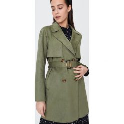 Krótki trencz z paskiem - Khaki. Brązowe płaszcze damskie Sinsay, s, bez wzorów, krótkie. W wyprzedaży za 49,99 zł.