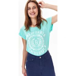 T-SHIRT DAMSKI Z NADRUKIEM. Szare t-shirty damskie marki Top Secret, z nadrukiem. Za 39,99 zł.