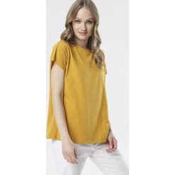 Żółty T-shirt Adreamala. Żółte t-shirty damskie Born2be, xl, bez wzorów, z dzianiny, z okrągłym kołnierzem, z krótkim rękawem. Za 39,99 zł.