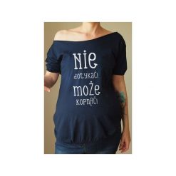 Granatowy ciążowy oversize tshirt nie dotykaj. Niebieskie t-shirty damskie One mug a day, s, z nadrukiem, z bawełny, bez kołnierzyka, z krótkim rękawem. Za 71,20 zł.